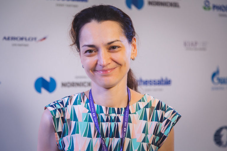 FIDE World Cup R7.2: Kosteniuk Wins Women’s Cup, Karjakin Reaches Final